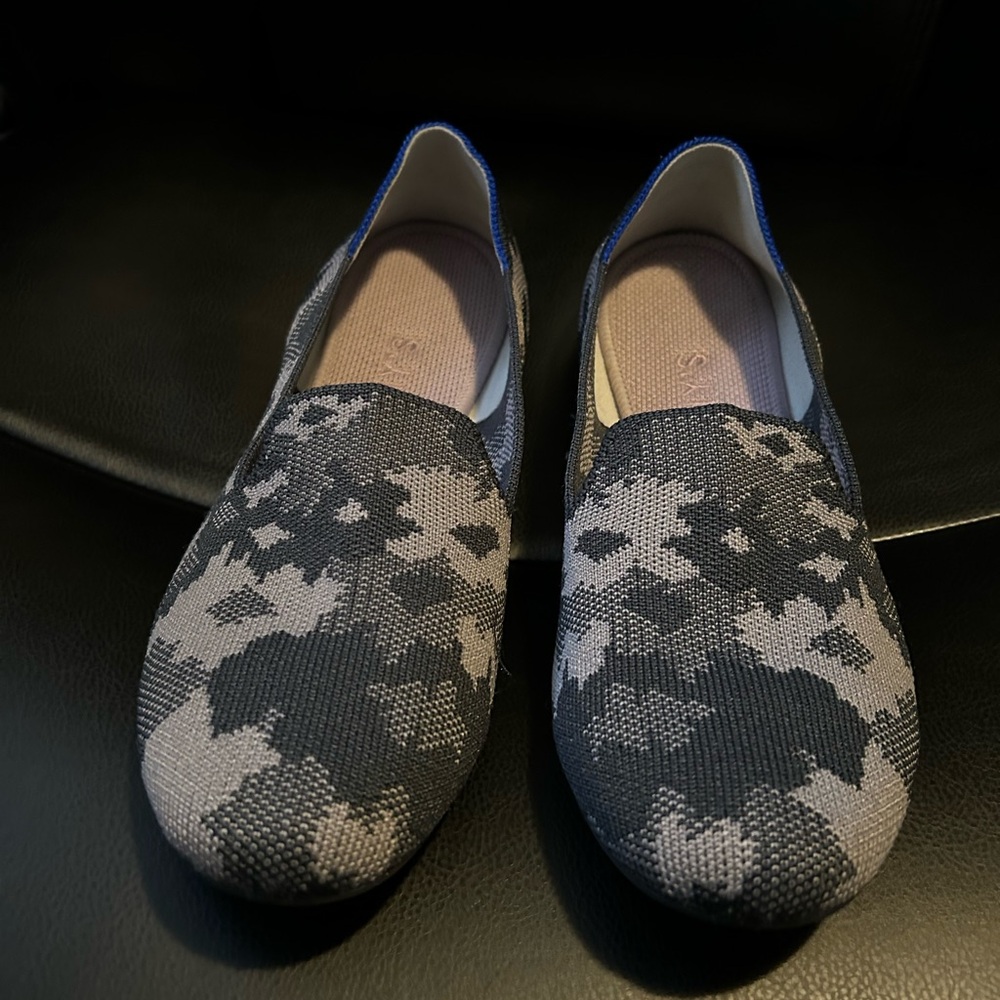 ROTHY’S EUC Gray BotaniCamo RETIRED Size 8.5